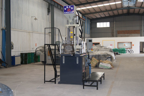 ポリ塩化ビニールの革紐のための小型プラスチック スリッパの製造業機械、機械を作るChappal